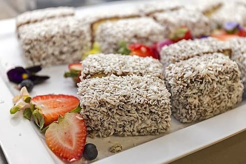 🍰 拉明顿蛋糕（Lamingtons）